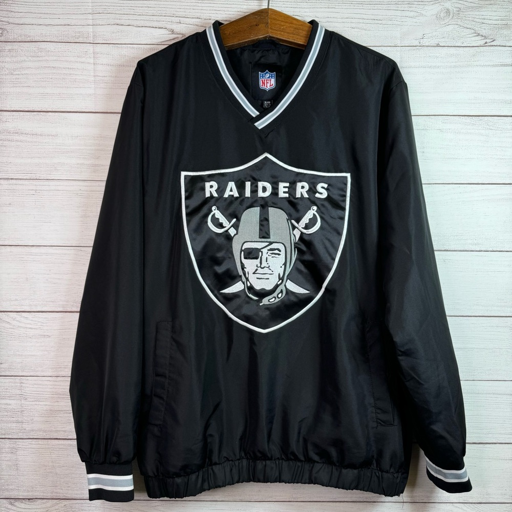 Men’s raiders windbreaker size XL